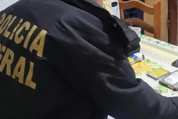 PF faz operação para combater apologia ao nazismo na internet