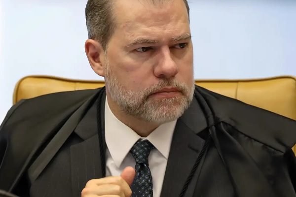 PF pede a Fachin suspeição de Toffoli no inquérito do Banco Master