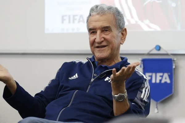 Parreira apresenta melhora e pode deixar UTI até o final de semana
