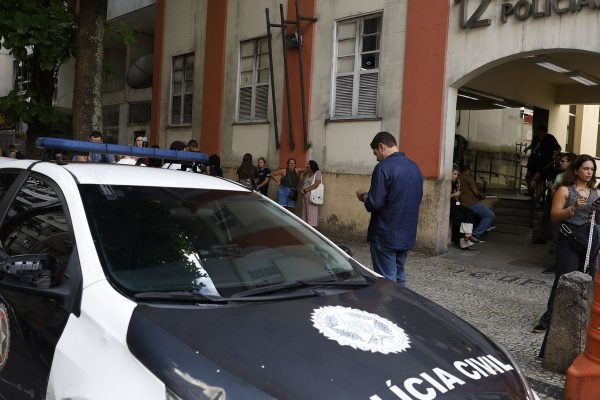 Polícia prende terceiro envolvido em estupro coletivo de adolescente