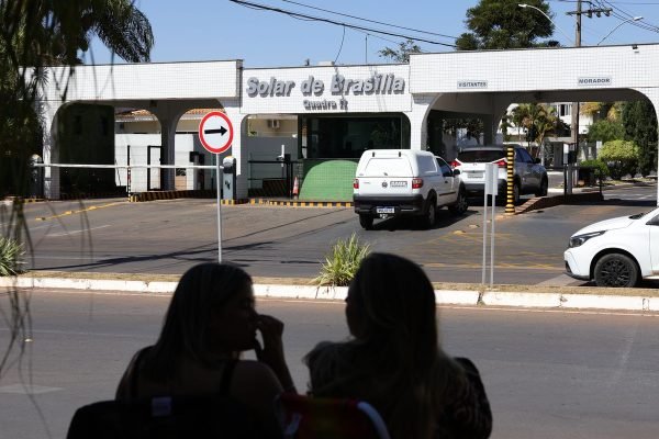 Polícia reconhece falhas em relatório de vistoria na casa de Bolsonaro