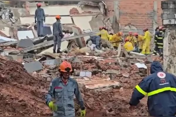 Prédio desaba em São Bernardo do Campo e deixa quatro feridos
