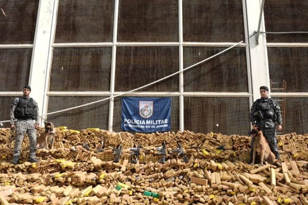 RJ: Operação na Maré apreende recorde de 48 toneladas de drogas
