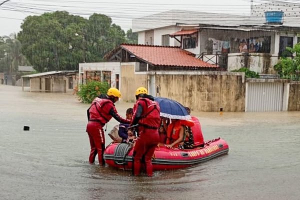 Tempestades em PE deixam quatro mortos e mais de mil desalojados