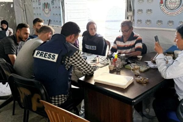 Tenda de jornalistas palestinos é bombardeada após reunião com Fenaj