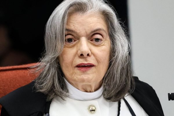 Todos sabem minha posição sobre mulheres no STF, diz Carmén Lúcia