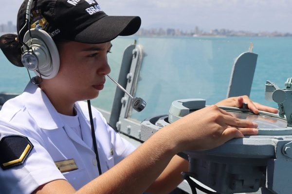 Voluntárias ingressam no serviço militar inicial feminino