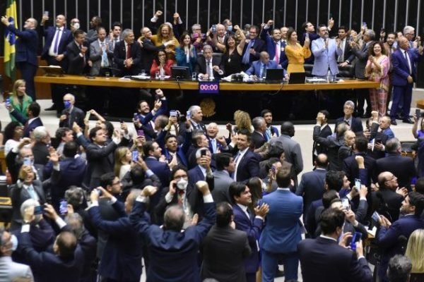 deputados-federais-e1651716129468.jpg