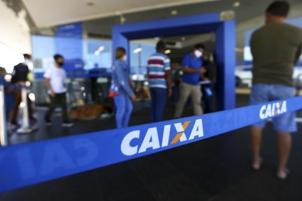 fila-banco-caixa.jpg